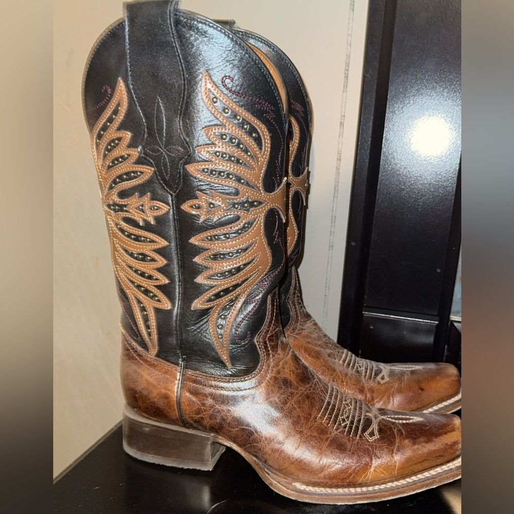 9.5. Women’s brand new. Worn once or twice